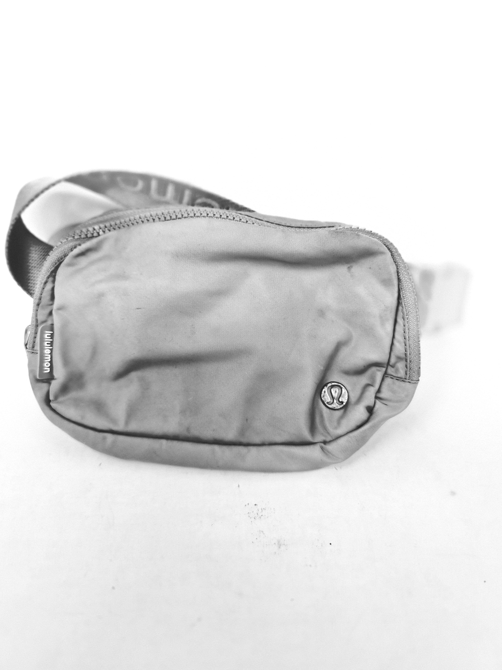 Lululemon Everywhere Belt Bag 1L Wordmark Strap Light Grey Silver Crossbody Bag